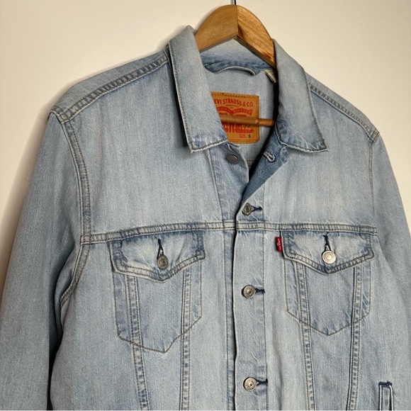 Levi’s Vintage Men’s Denim Light Wash Trucker Jacket Size Small - Picture 9 of 13